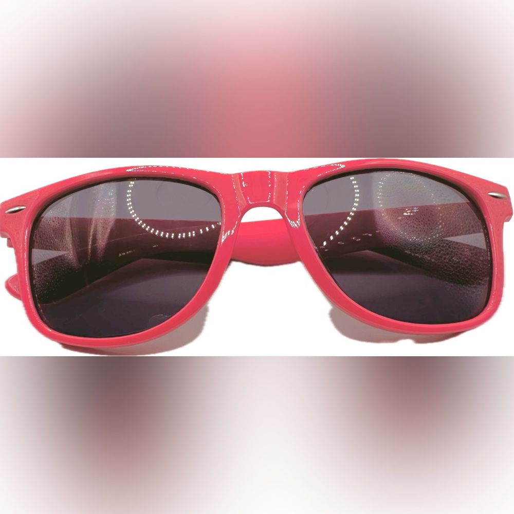 Very Cute Mercedes Benz Hot Pink Sunglasses NWOTs, w/Generic Protective Case
